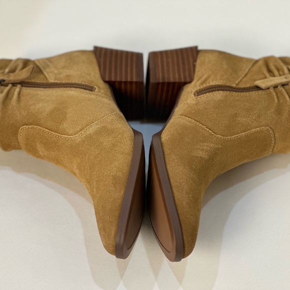 Naturalizer Gina Suede Bootie Size 6 - Picture 2 of 11